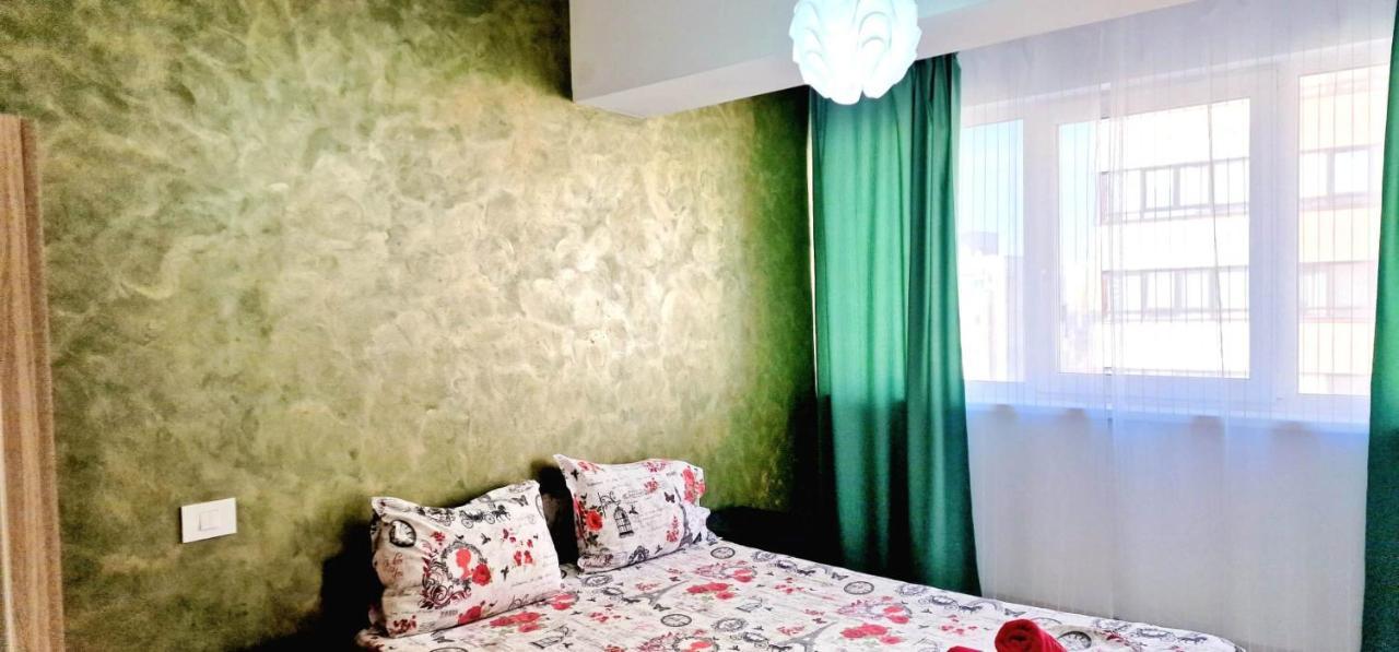 Big & Cosy Apartment With 3 Double Beds & 2 Bathrooms Iasi Eksteriør bilde