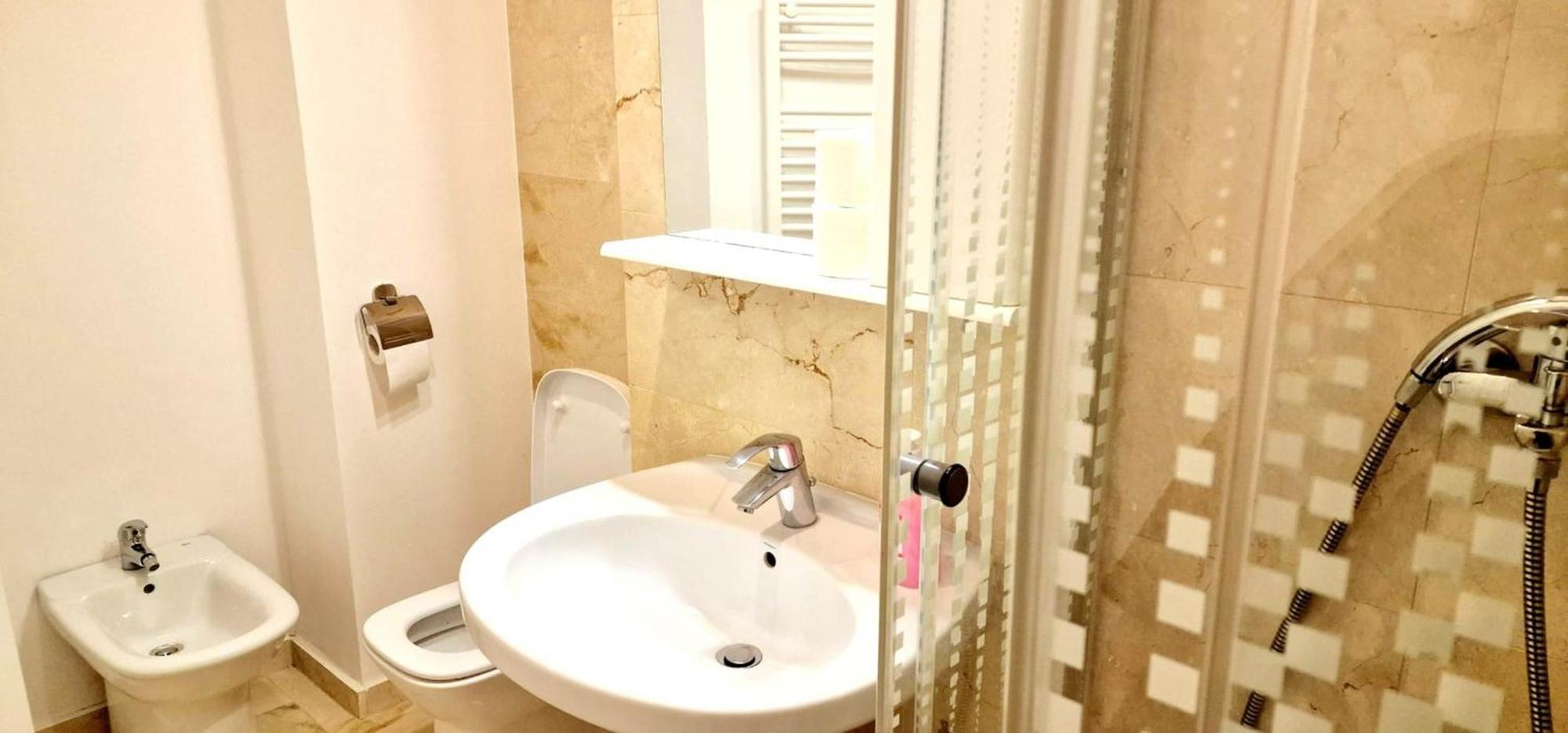 Big & Cosy Apartment With 3 Double Beds & 2 Bathrooms Iasi Eksteriør bilde